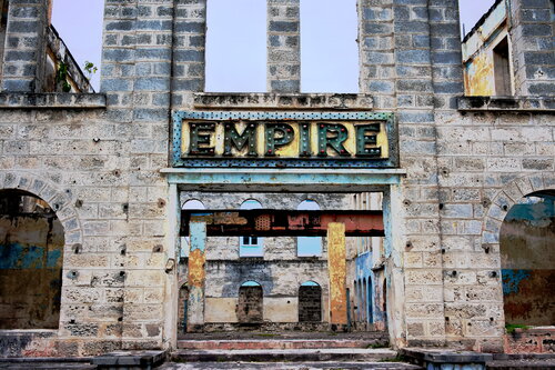 Empire Theatre Entrance - Bridgetown, Barbados - February 2026 van James Rae, Fotografie te koop op Singulart