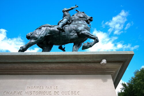 Jeanne d'Arc Spurred by Inspiration - Québec, August 2023 von James Rae, Fotografie kaufen auf Singulart
