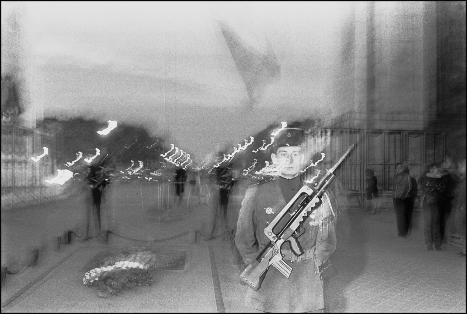 Tomb of the Unknown Soldier, Arc de Triomphe, Remembrance Day James Rae Fotografie zu verkaufen