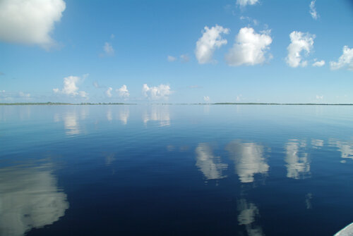 Lagon Calme du matin II by Claude de JOUVANCOURT, Photography for Sale on Singulart