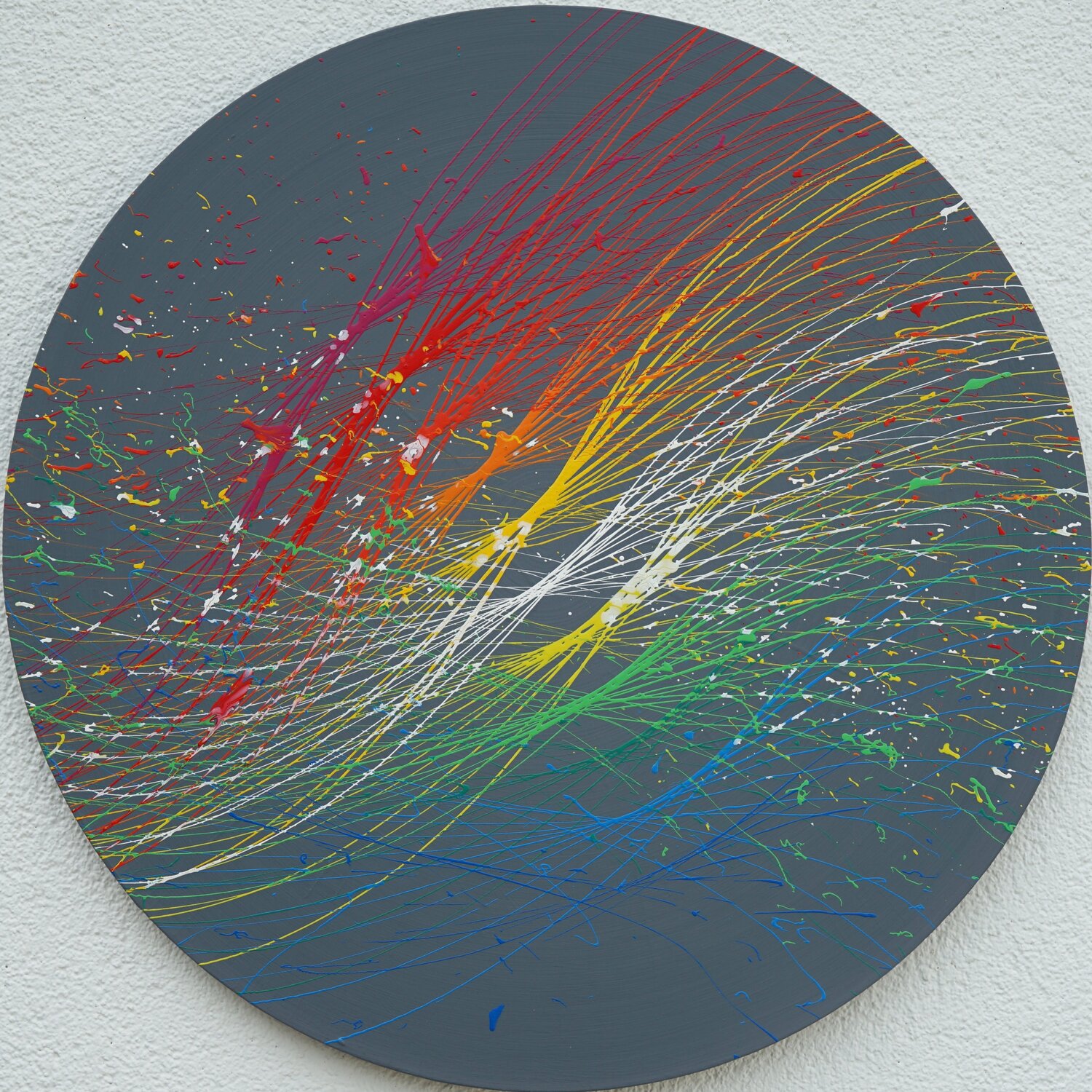 Splash 67: Einzigartige runde Leinwandkunst auf Grau Mark Hellbusch