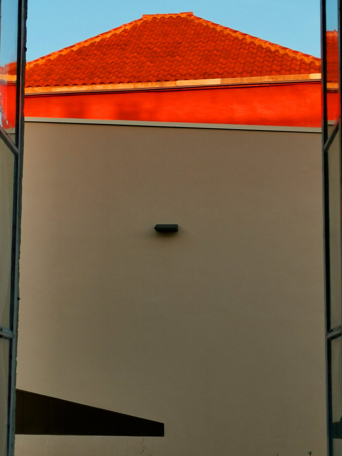Abstraction, mairie de Pauilhac Jean-Robert Franco Fotografie zu verkaufen