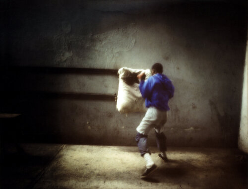 Emilios Fight von Henk Bleeker, Fotografie kaufen auf Singulart