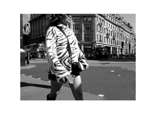 Zebra lady, London van Marijon Walter, Fotografie te koop op Singulart