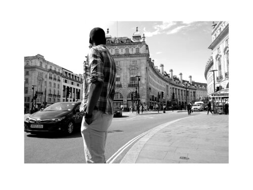 Hands in pocket, London von Marijon Walter, Fotografie kaufen auf Singulart