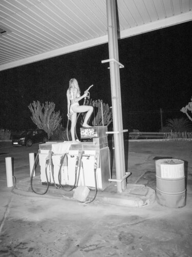 AT A GAS STATION by Evgeny Maklakov, 사진 for Sale on Singulart
