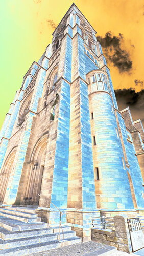 Blick zum Himmel - Kirche neu interpretiert von Volker Vieregg, Fotografie kaufen auf Singulart