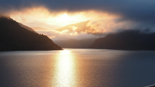 Morgenstimmung in Norwegen von Volker Vieregg, Fotografie kaufen auf Singulart