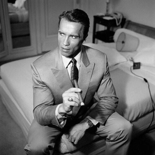 Arnold Schwarzenegger Cigar von John Stoddart, Fotografie kaufen auf Singulart