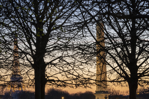 L'Obélisque et la Tour van Robert Bared, Fotografie te koop op Singulart