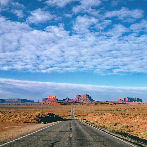 Highway to Monument Valley di Alex Cassels, Fotografia in vendita su Singulart