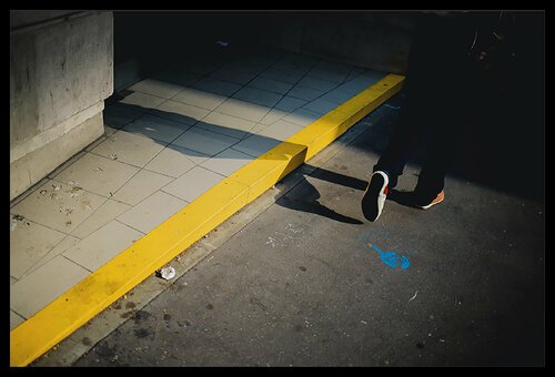 Shoe 01 par Edouard Mazaré, Photographie en vente sur Singulart