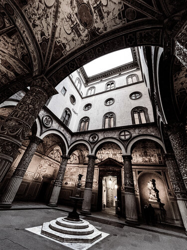 Innenhof Palazzo Vecchio Florenz de Livia Prof. Dr. Küffner, Fotografía a la venta en Singulart