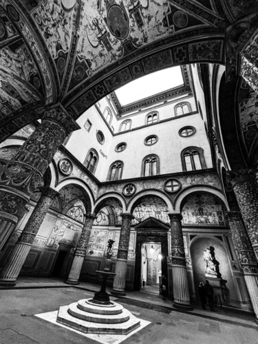 Innenhof Palazzo Vecchio Florenz by Livia Prof. Dr. Küffner, 사진 for Sale on Singulart