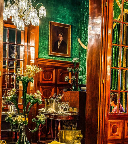 Grüne Bar, Hotel Sacher von Livia Prof. Dr. Küffner, Fotografie kaufen auf Singulart