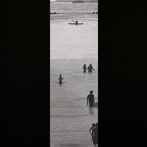 Les baigneurs et le kayak by Sophie Cousineau, Painting for Sale on Singulart