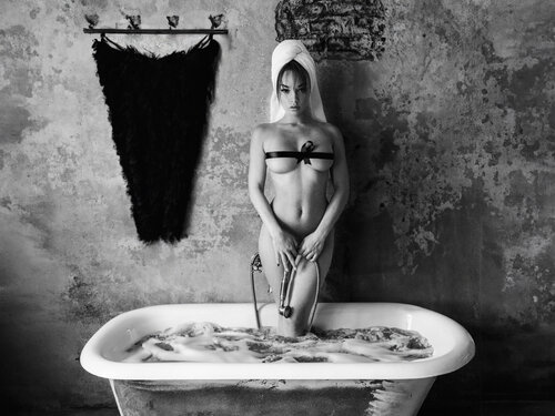 L´Hotel II von Joachim Bergauer, Fotografie kaufen auf Singulart