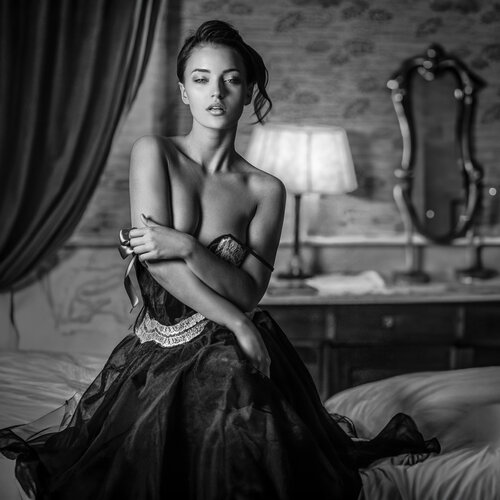The Maid’s Secret di Joachim Bergauer, Fotografia in vendita su Singulart