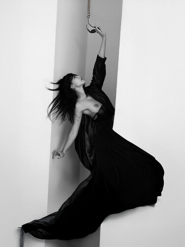 Gravity of Grace di Joachim Bergauer, Fotografia in vendita su Singulart