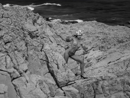 Ritual of the Cliffs van Joachim Bergauer, Fotografie te koop op Singulart