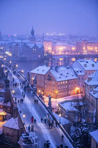 Winter on Charles bridge  60x90 cm van Peter Cech, Fotografie te koop op Singulart