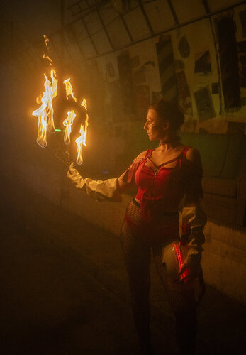Me and fire 60x90cm von Peter Cech, Fotografie kaufen auf Singulart