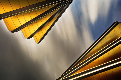 Masarycka V - golden wings  70x100 cm von Peter Cech, Fotografie kaufen auf Singulart