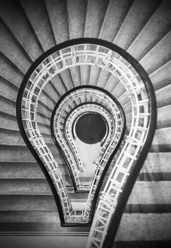 The bulb  75x90cm di Peter Cech, Fotografia in vendita su Singulart