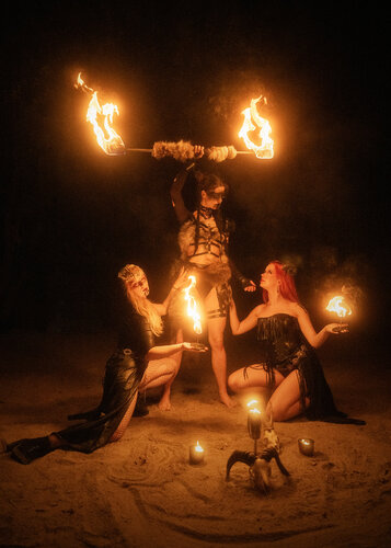 Witches  IV.  70x100cm von Peter Cech, Fotografie kaufen auf Singulart