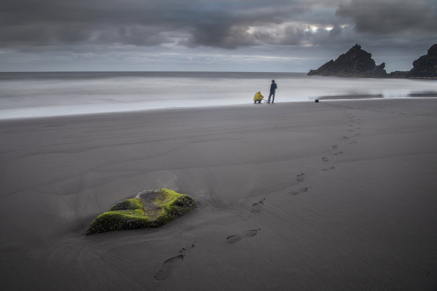 Alone onthe beach 60x90 cm Peter Cech