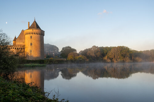 Les petits matins de Suscinio di Philippe GUENIN, Fotografia in vendita su Singulart