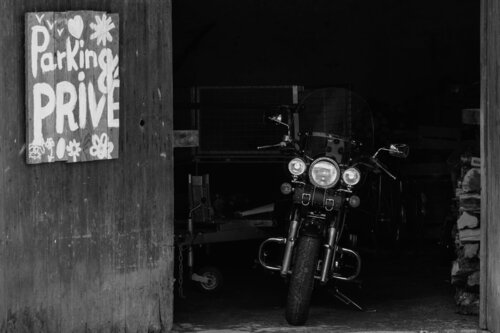 Tapie dans la Grange von Philippe GUENIN, Fotografie kaufen auf Singulart