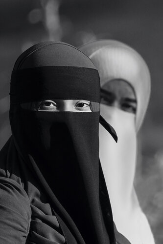The Unseen Dialogue von Olya Hill, Fotografie kaufen auf Singulart