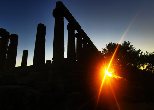 Il Sole tra le Rovine van Annett Siviglia-Mann, Fotografie te koop op Singulart