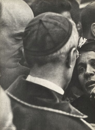 Cardinal Pacelli in Paris by Henri Cartier-Bresson (1937) von VERVE Revue, Druck kaufen auf Singulart