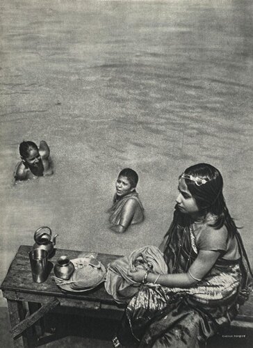 Bath in the Ganges by Gaetan Fouquet von VERVE Revue, Druck kaufen auf Singulart