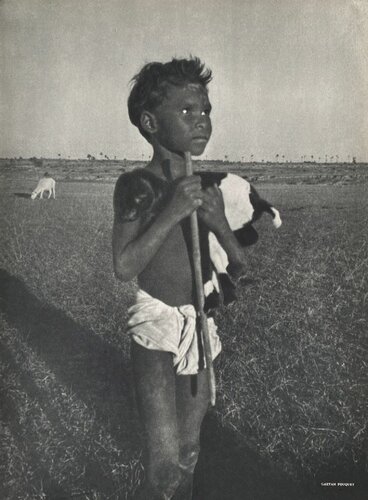 The Young indian boy by Gaetan Fouquet by VERVE Revue, 版畫 for Sale on Singulart