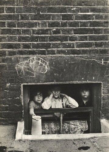 London by Bill Brandt di VERVE Revue, Stampa in vendita su Singulart