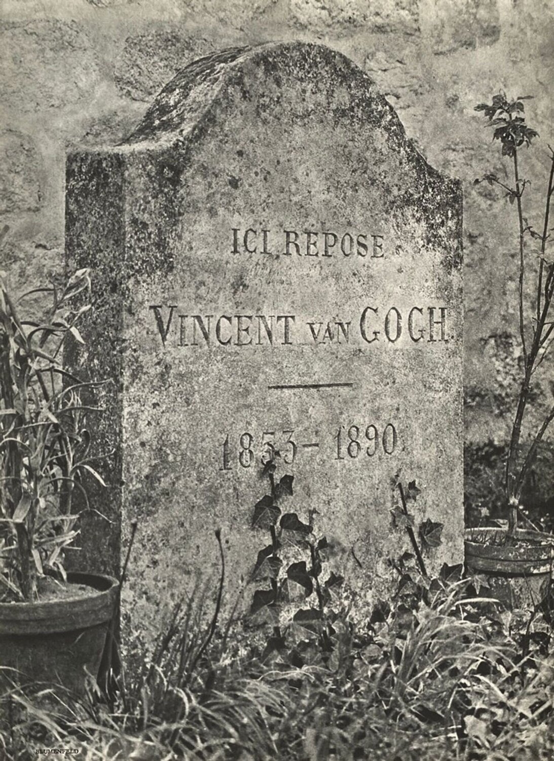 Van Gogh's grave by Erwin Blumenfeld VERVE Revue Druck zu verkaufen