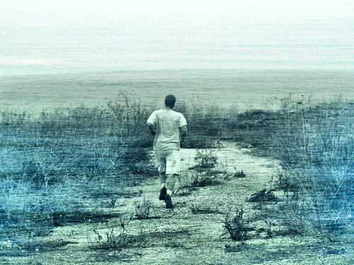 Running to the ocean di Elena Zapassky, Fotografia in vendita su Singulart