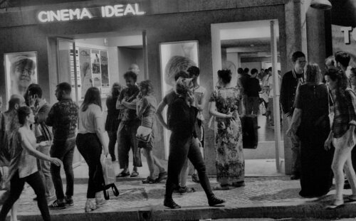 Lisbon night von Elena Zapassky, Fotografie kaufen auf Singulart