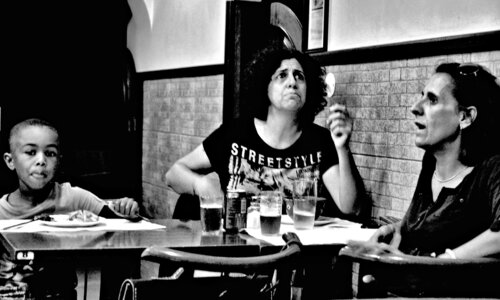 Lunch in Lisbon von Elena Zapassky, Fotografie kaufen auf Singulart