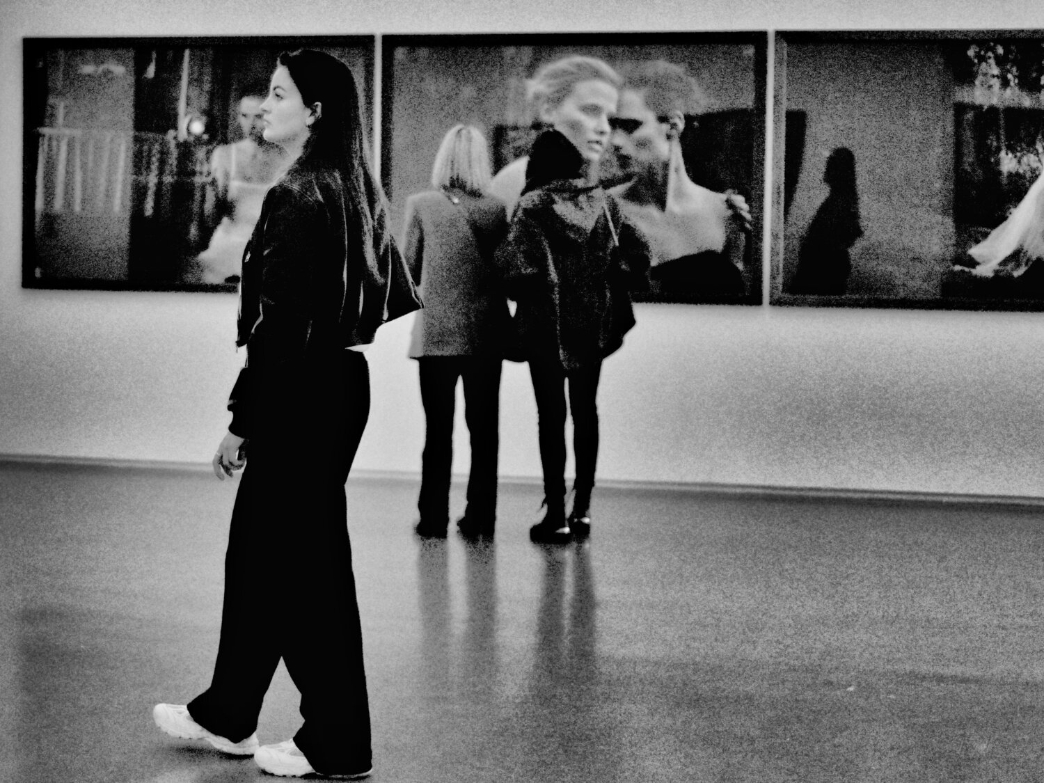 At the exhibition in Brussels Elena Zapassky Fotografie zu verkaufen