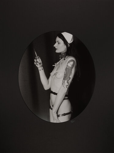 Magdalena Nurse II von Johnny Welch, Fotografie kaufen auf Singulart