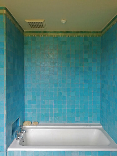 Bathroom Interior 3 par John Brooks, Photographie en vente sur Singulart