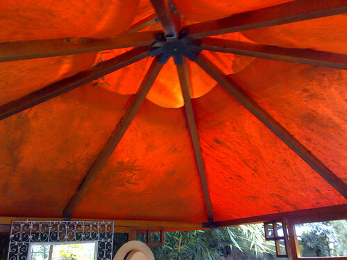 Red Umbrella di John Brooks, Fotografia in vendita su Singulart