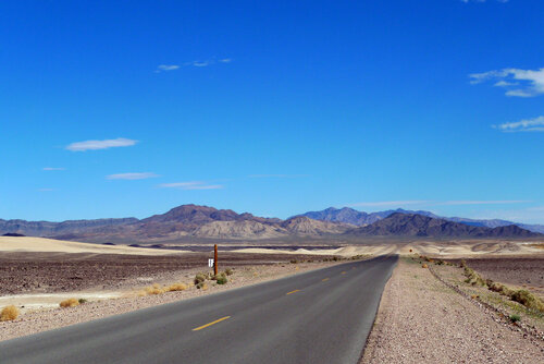 Open Road, Mojave Desert di John Brooks, Fotografia in vendita su Singulart