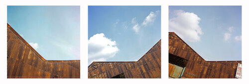 Rusty warehouses von John Brooks, Fotografie kaufen auf Singulart