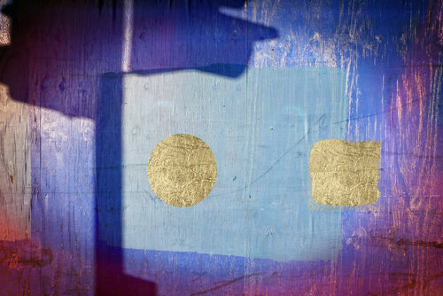 Gold on Blue par John Brooks, Photographie en vente sur Singulart