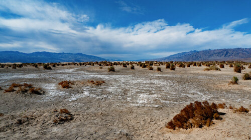 Death Valley desert and mountains 1 van John Brooks, Fotografie te koop op Singulart